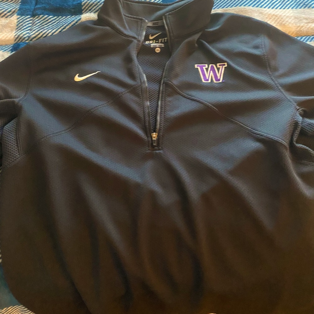 Nike 1/2 zip pullover jacket. Washington Huskies logo size large